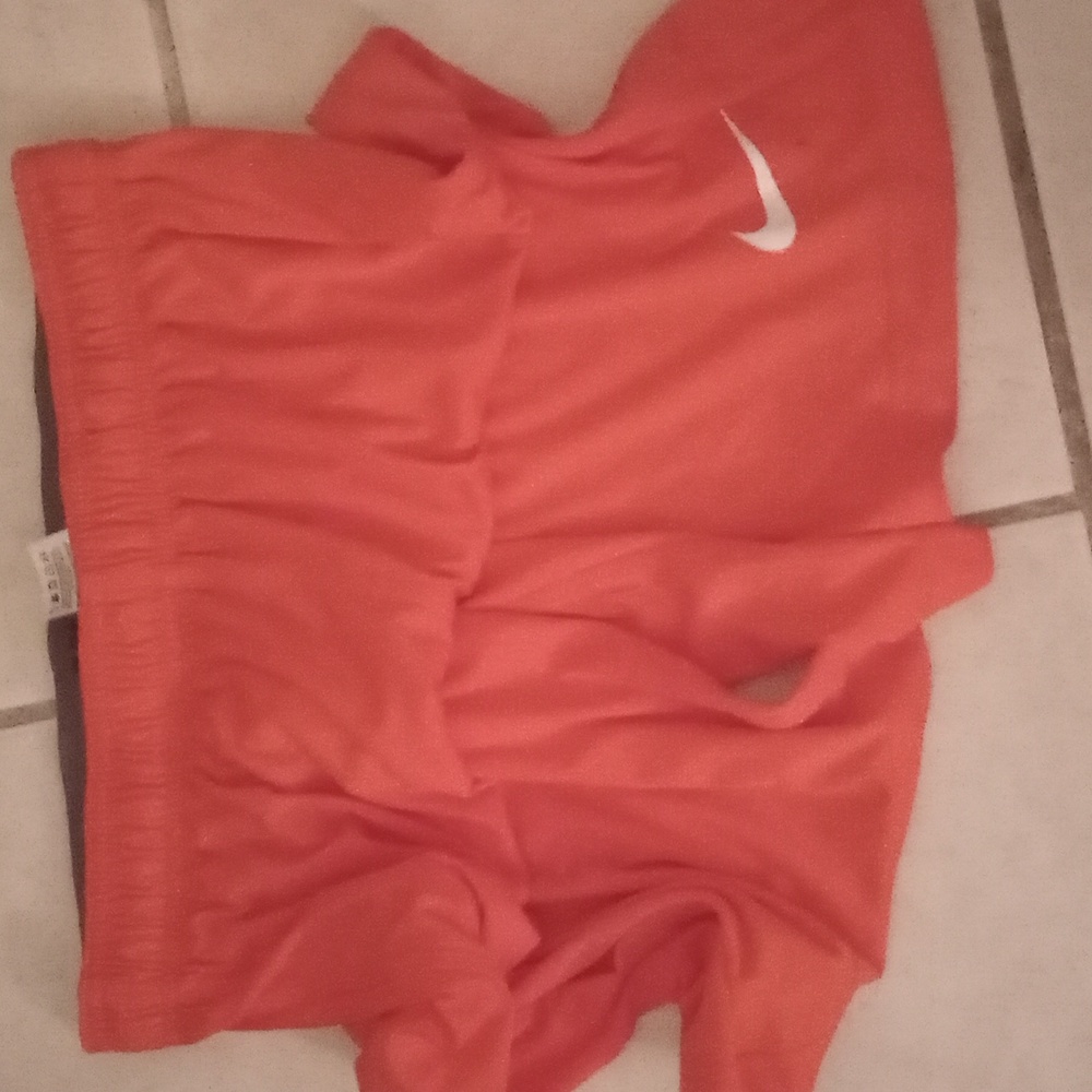 EUC NIKE DRI FIT Size Medium.
